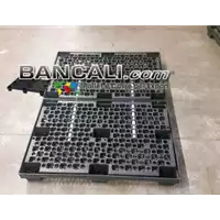 Foto articolo dell\'articolo Bancale grande 1000x2000 mm, plastica grigliata brevettata, inseribile, 2 barre metallo, tara 29 kg.